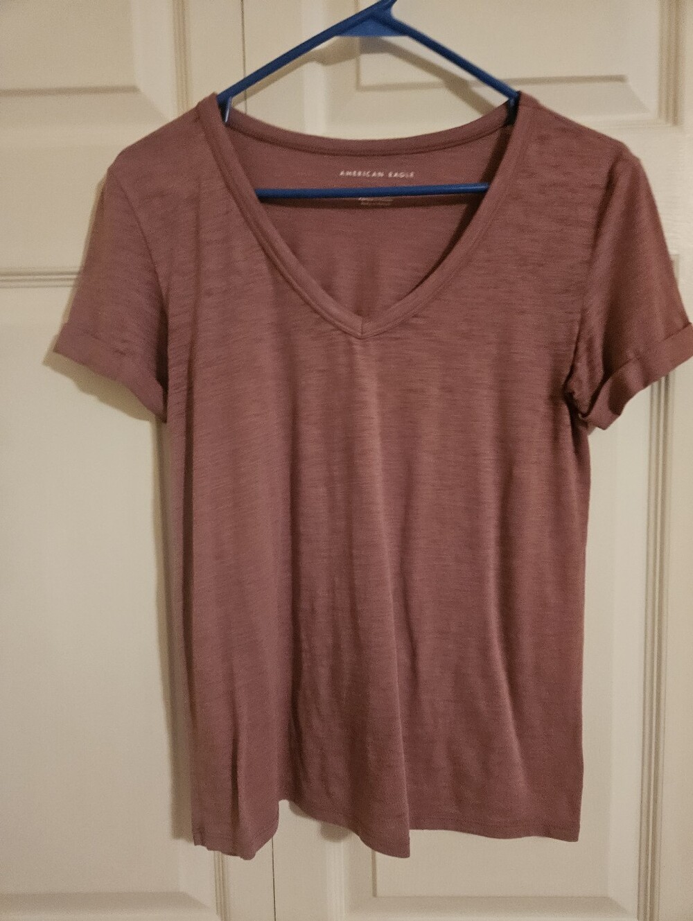 American Eagle Outfitters Short Sleeve V-Neck Tee in Mauve